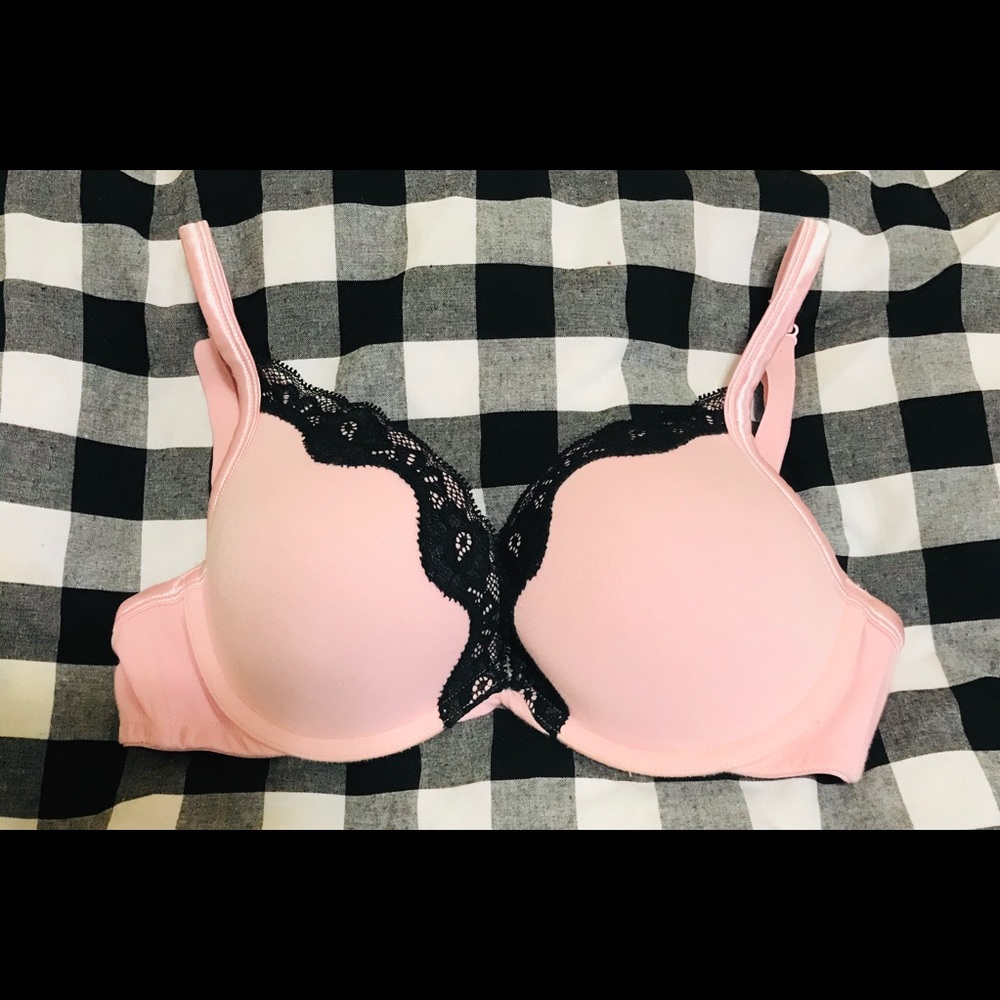 ⭐️SOLD⭐️Pretty Pink and Black Lace Push Up Bra 36C